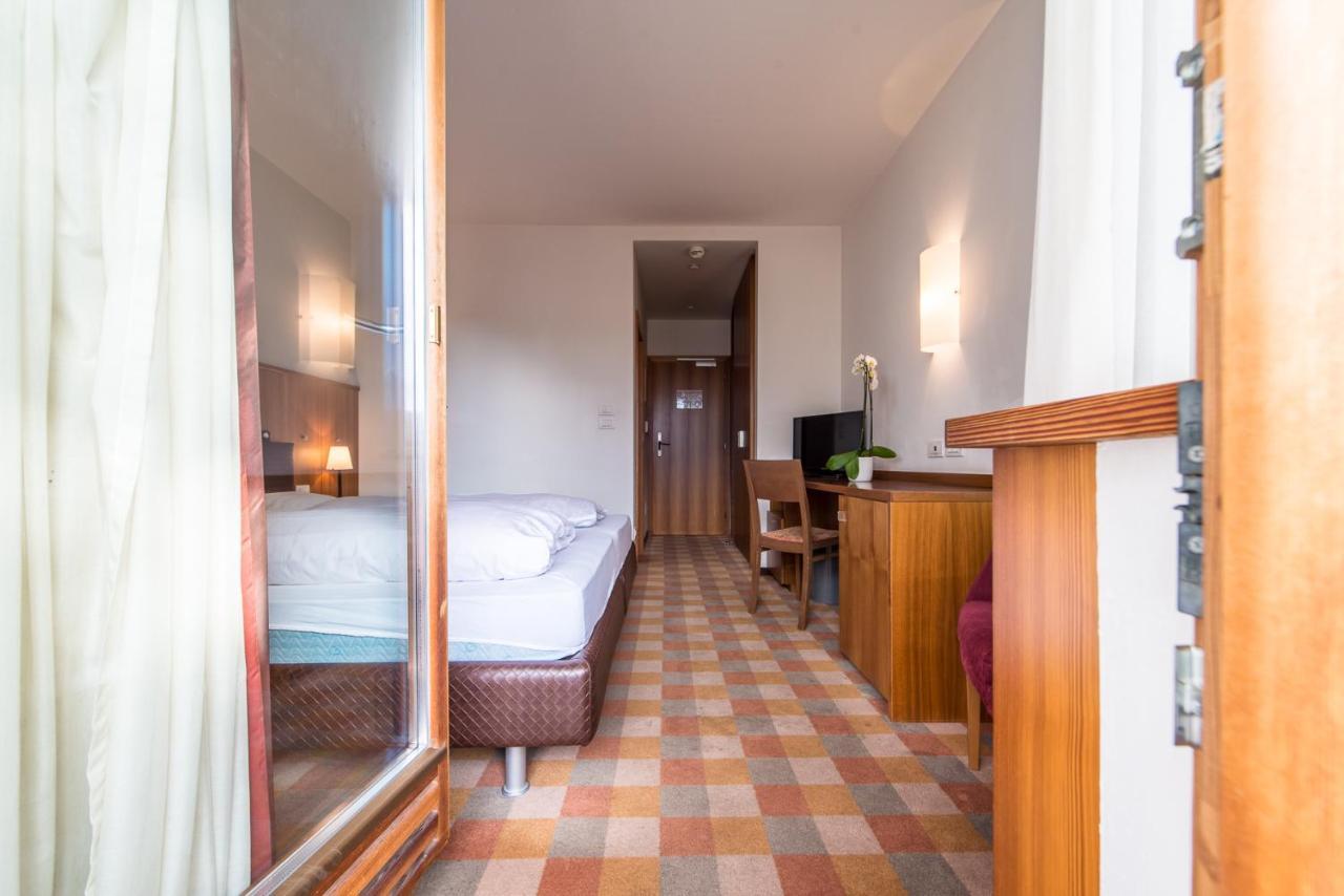 Hotel Tubris Campo Tures Bagian luar foto