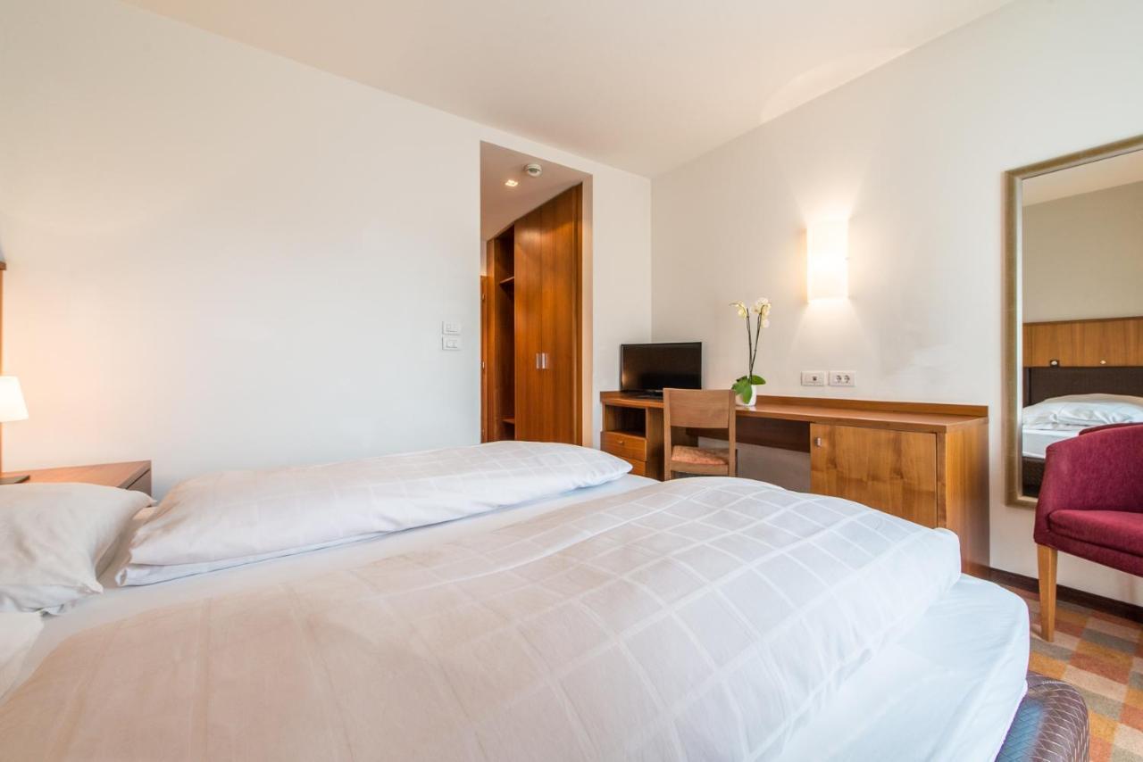 Hotel Tubris Campo Tures Bagian luar foto
